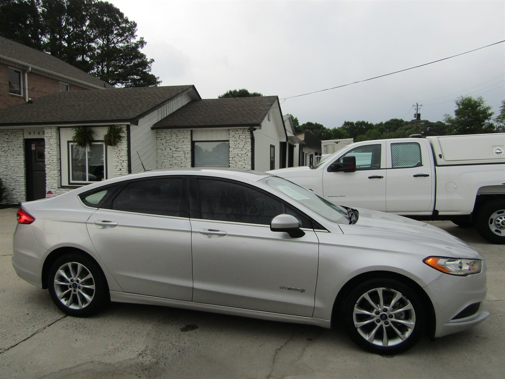 2017 Ford Fusion Hybrid SE - Photo 8