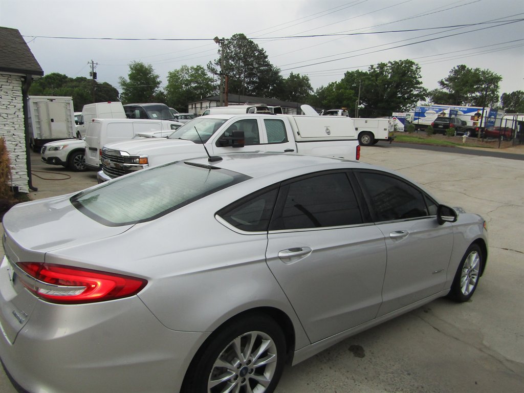 2017 Ford Fusion Hybrid SE - Photo 9