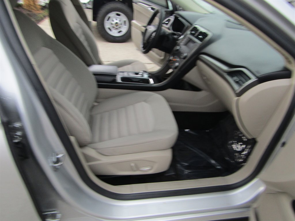 2017 Ford Fusion Hybrid SE - Photo 19
