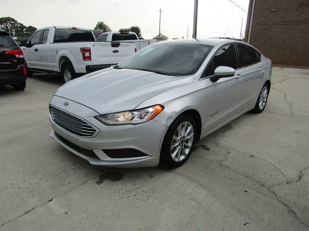 2017 Ford Fusion SE's photo