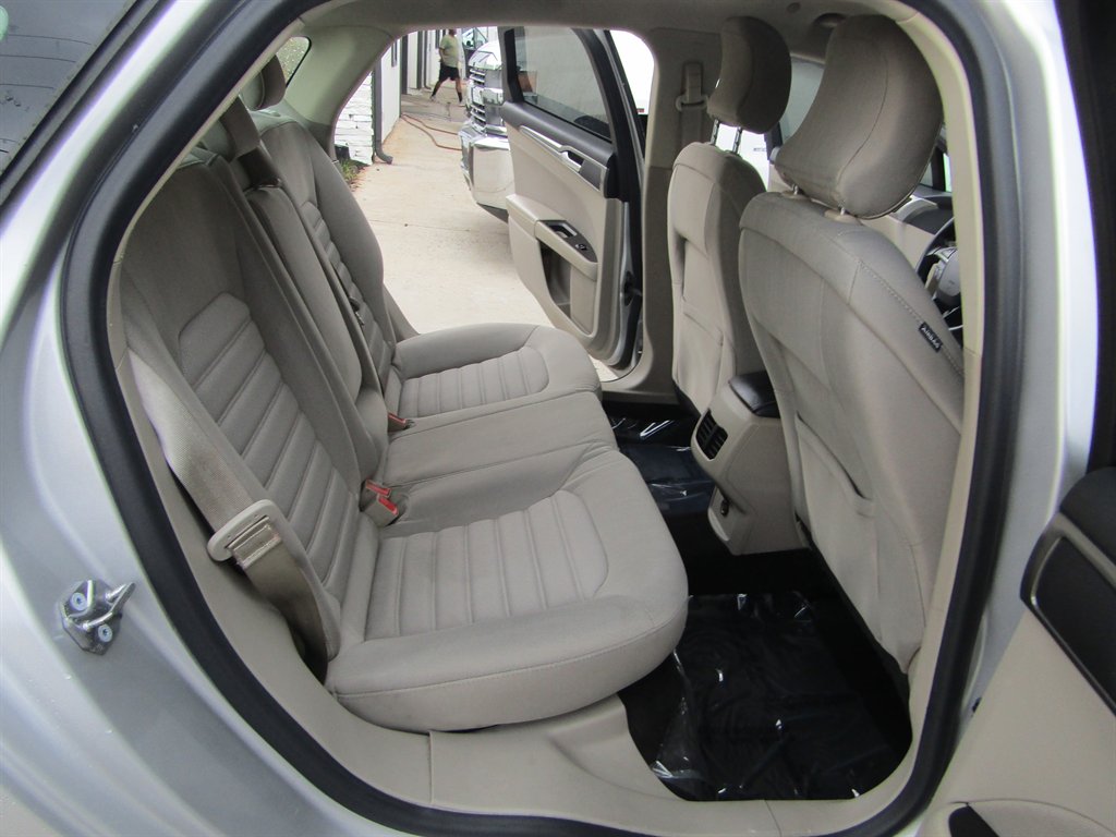 2017 Ford Fusion Hybrid SE - Photo 20