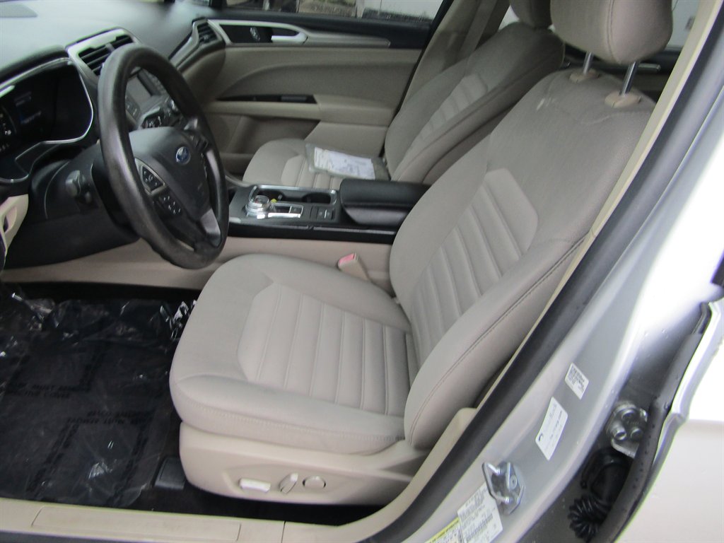 2017 Ford Fusion Hybrid SE - Photo 17